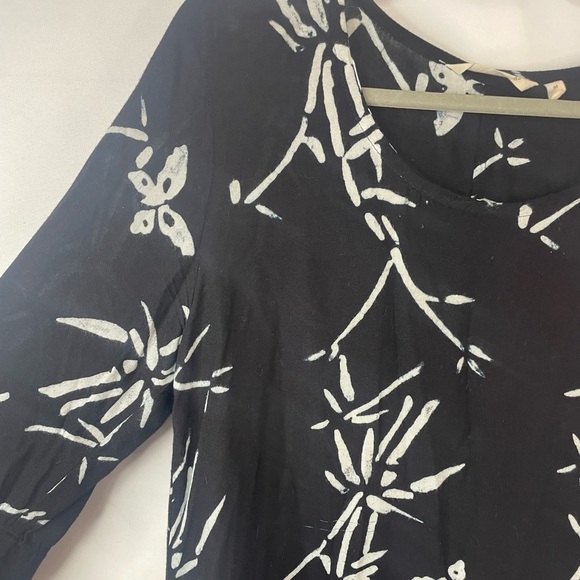 Soft surroundings black and white tunic, it’s very light weight and flowy! - Picture 5 of 5